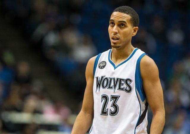 2020 赛季：大联盟球员在黑人平权运动期间，通过佩戴黑色臂章表达立场