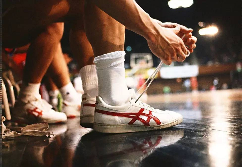 为什么打者在打击前要用球棒敲鞋