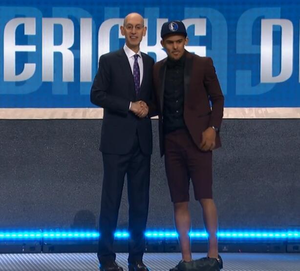 终结18连败，皇马女足首次战胜巴萨女足