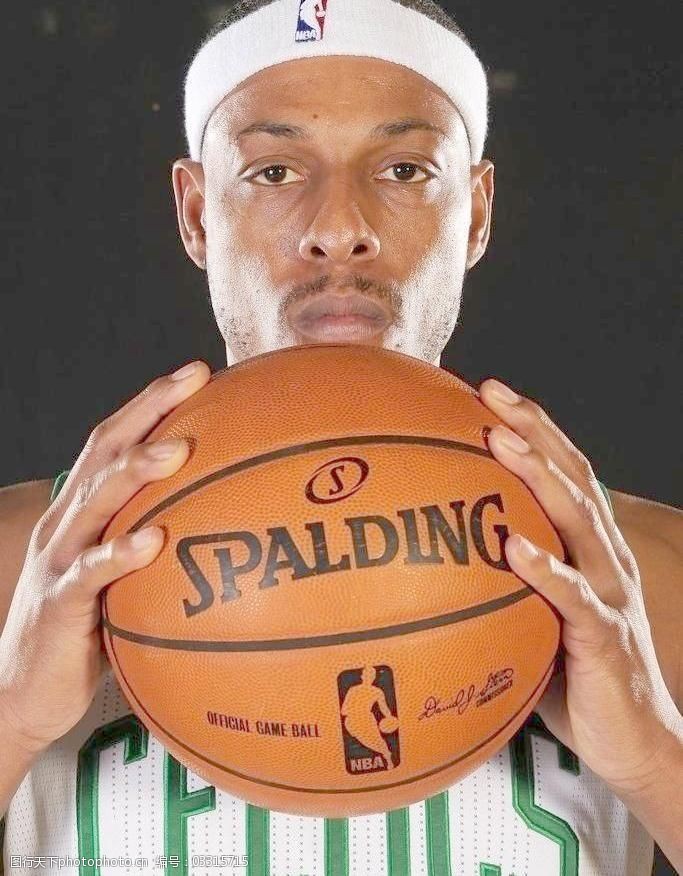 瑞奇·韩德森在更衣室的领导风格独特，常通过自我对话来激励士气