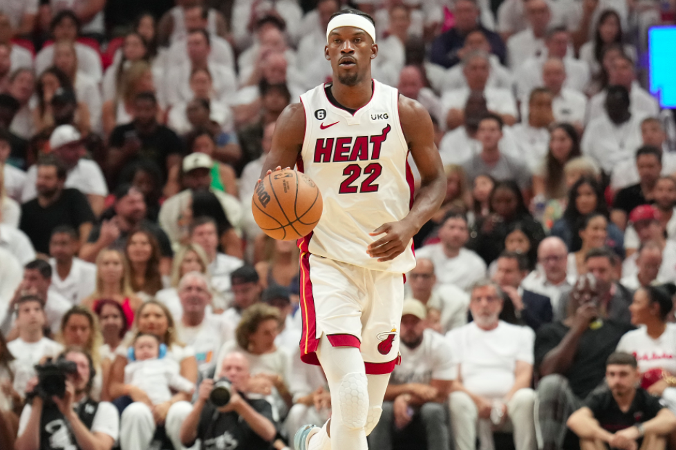 第五人格新晋一姐，初登赛场便已奠定统治地位，新时装在路上了！