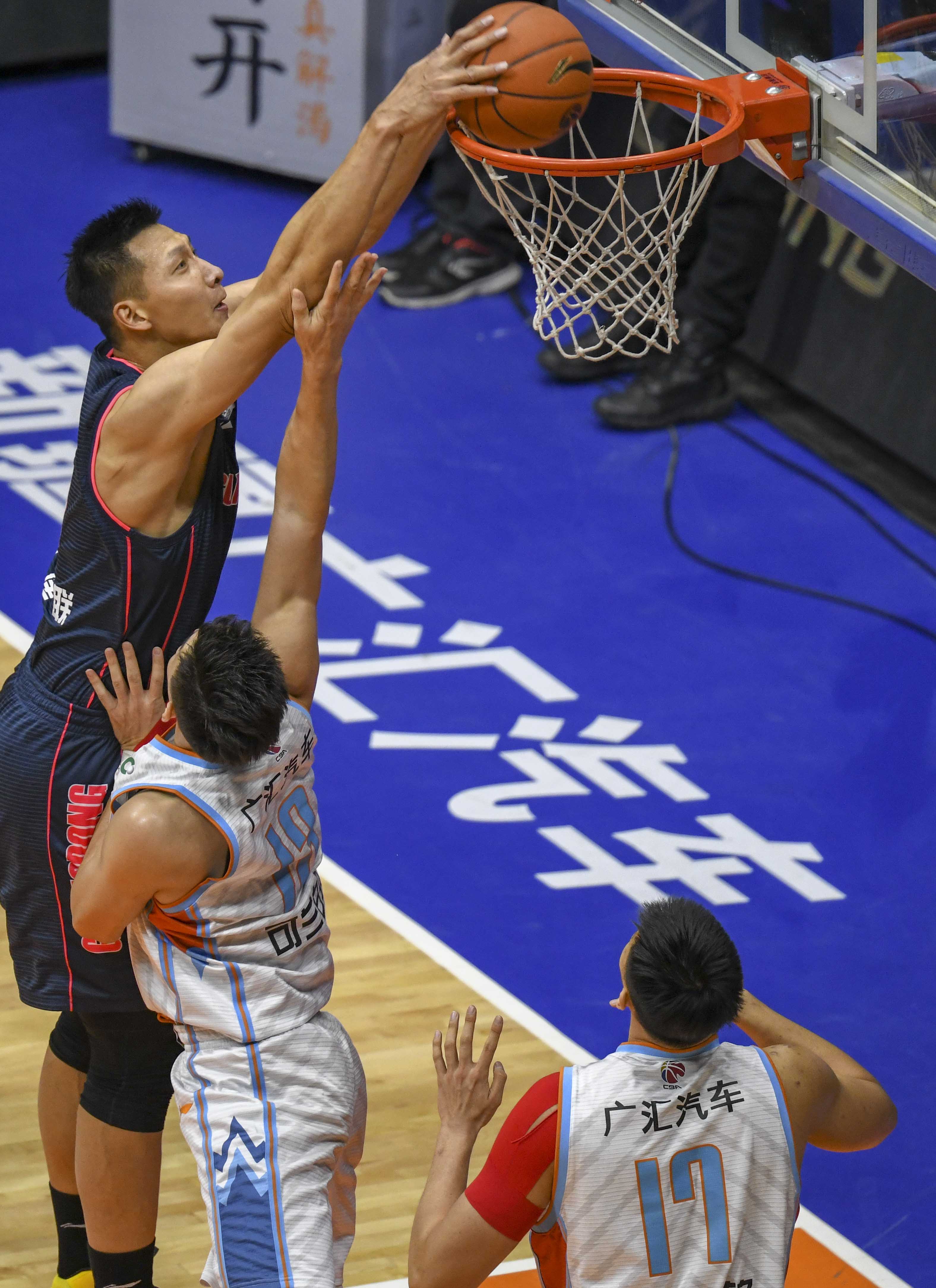 半场：奥格斯堡2-0勒沃库森，吉安努利斯传射，安东-卡德破门