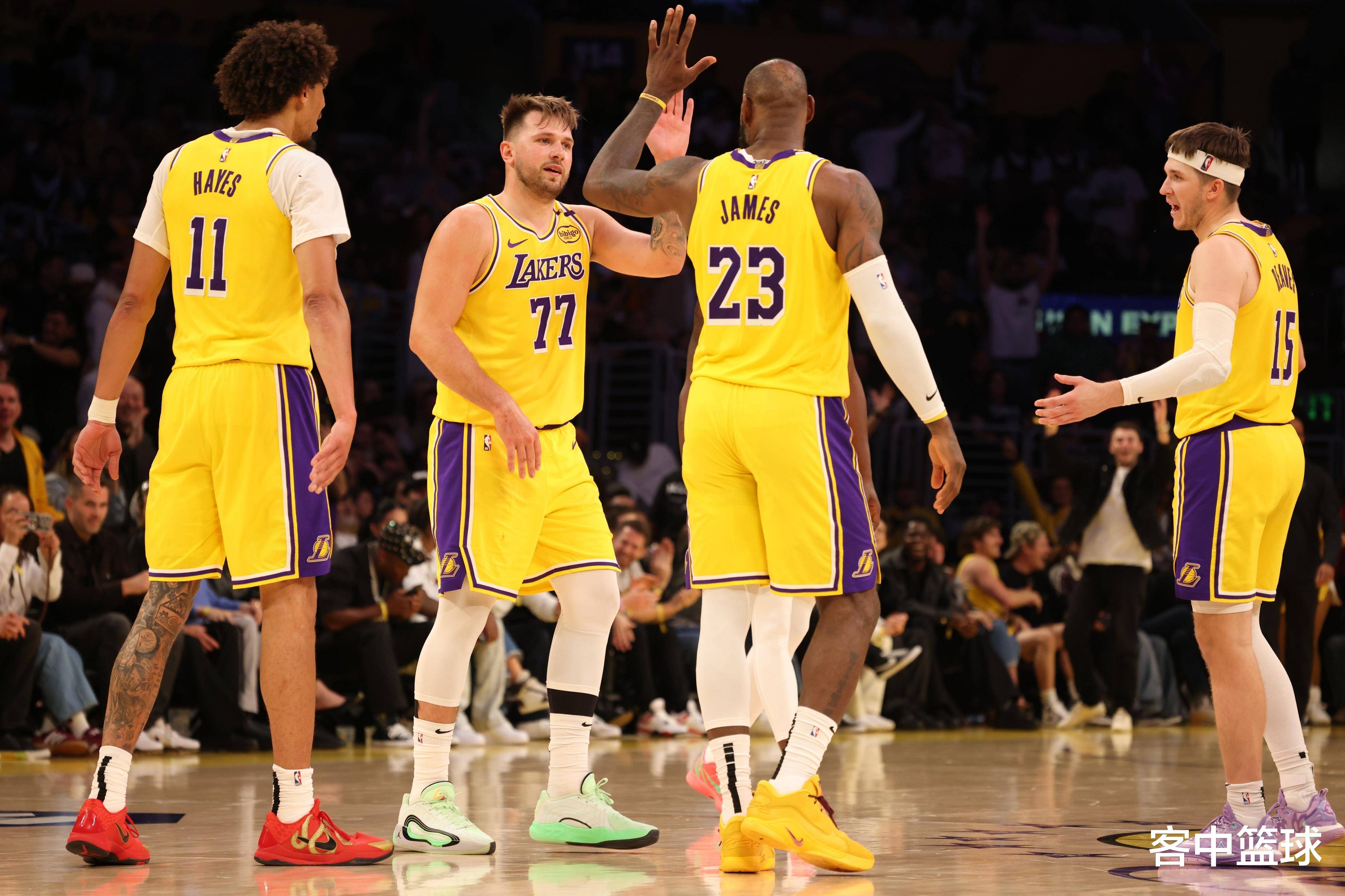 约基奇倒下后，一位故人邪魅一笑