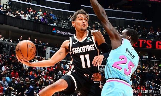 塔图姆脚踝扭伤进入更衣室：3+1坚持罚球全场高呼MVP 小萨垫脚吃恶犯