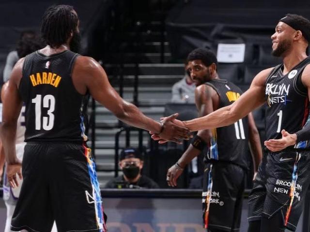 萨索罗去年夏天就曾有意曼努埃尔·拉扎里，这支绿黑军团或在一月转会窗与拉齐奥重启谈判。 来源：著名记者斯基拉