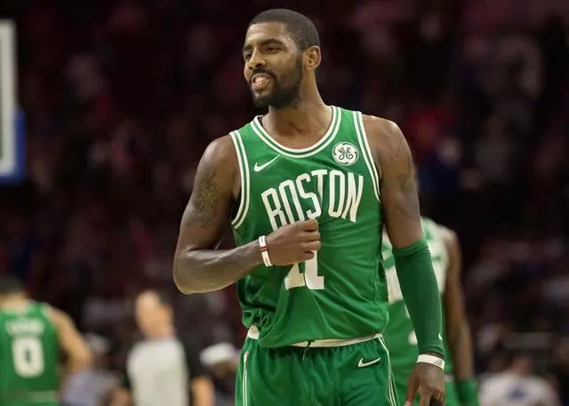 铃木一朗在 2001 年包揽新人王与 MVP，向美国棒球界证明了日本外野手的实力