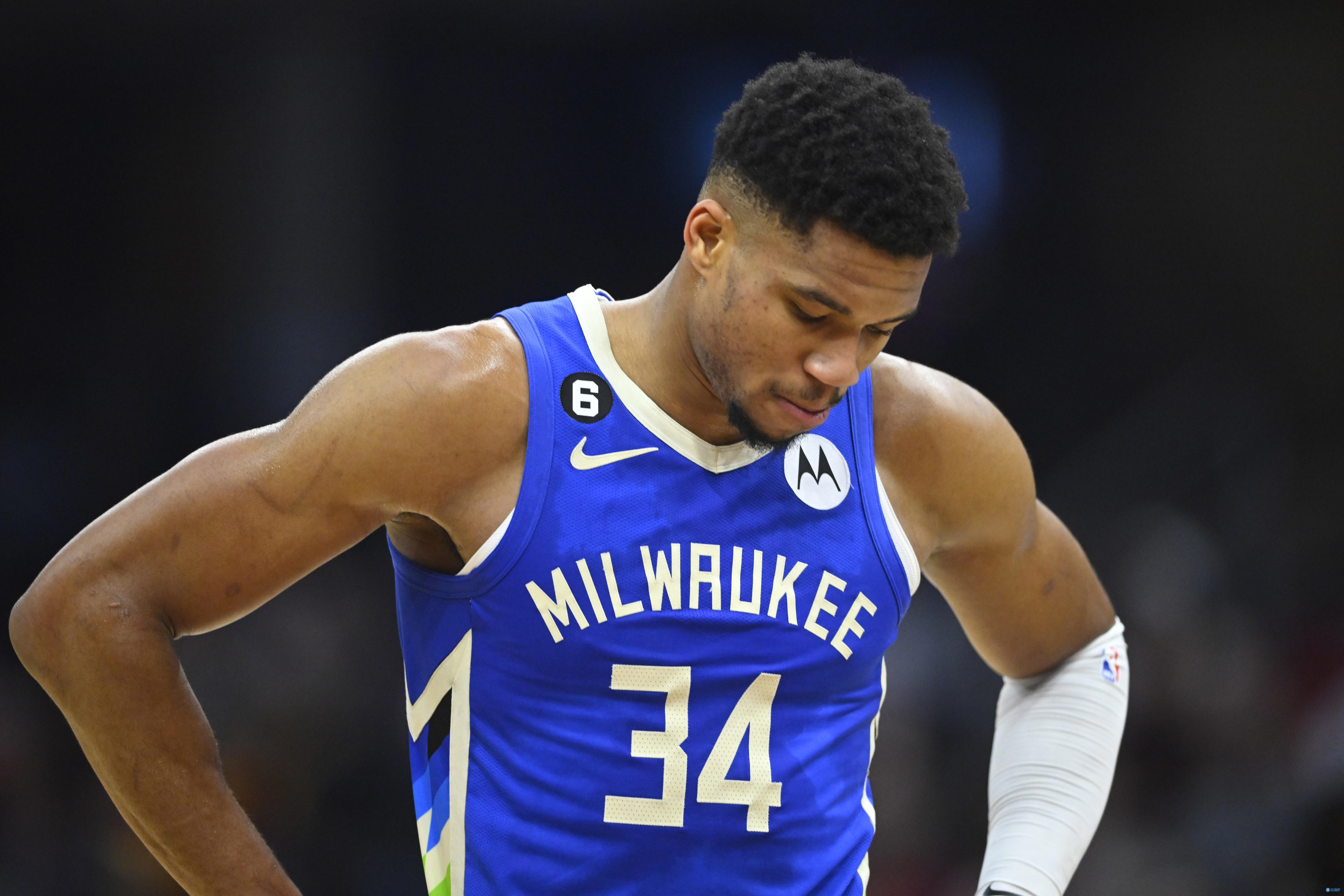 一场3-1!首个决赛席位诞生,兄弟合砍40分！这一刻，他们等了55年