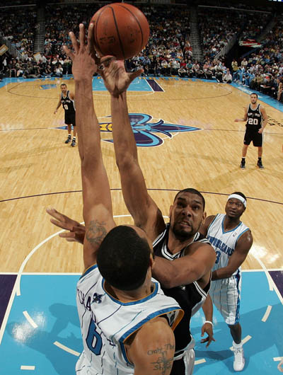 IG与BLG大战因台风延期！BLG粉丝不满怒斥，官方就为给IG调整时间